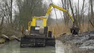 preview picture of video 'Baggerschute bei der Entlandung der Altwasserreste Atteler Aue'