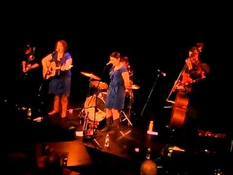 Don't Put Her Down (The Sweetback Sisters cover Hazel Dickens)