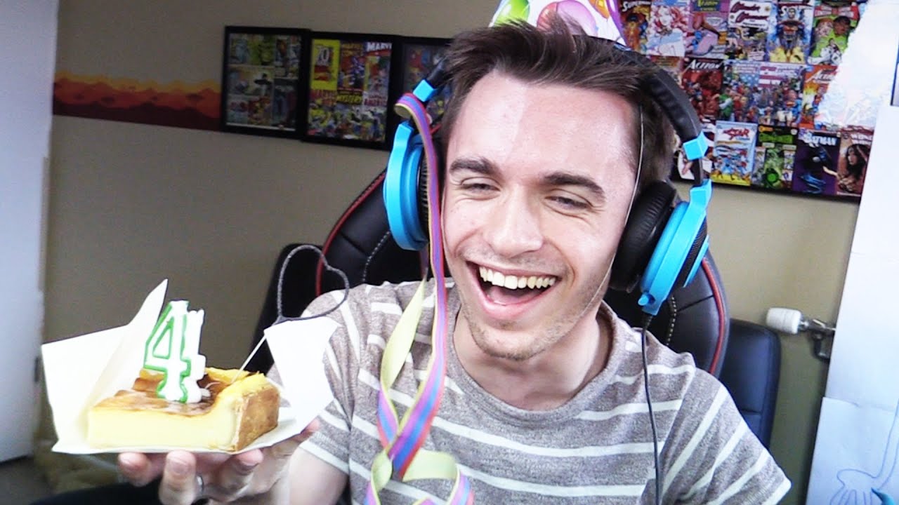 JOYEUX ANNIVERSAIRE TOUT L'MONDE ! (4 ans) thumbnail