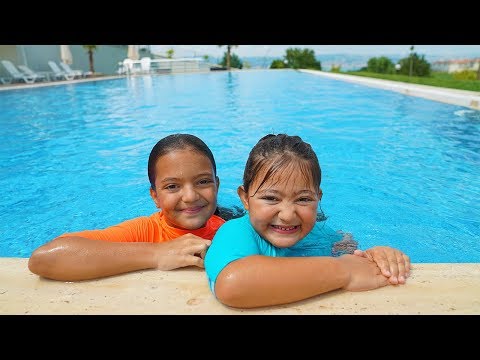 Öykü is learning to swim - fun kids video