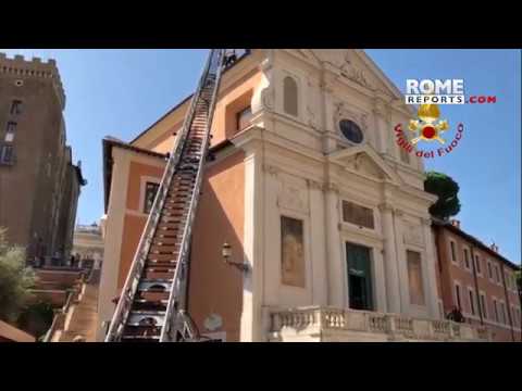 Se derrumbó el techo de una Iglesia en Roma