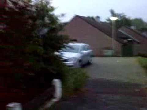 In de stront wandelen ..