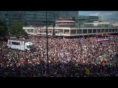 Menschenmenge beim CSD Berlin 2018 - Free HD Video Footage