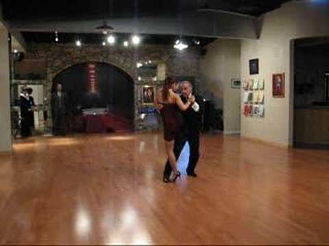 RAFAEL Y SILVIA BAILANDO EL EMBROLLO