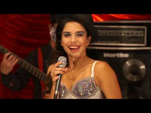 Escurinho/ Escurinha - Débora di Sá