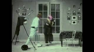Chez le photographe (1900) La Société Phono-Cinéma-Théâtre