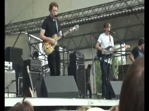 Bombay Bicycle Club -   Dust On The Ground (Dockville 2010)