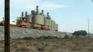 preview picture of video 'Westbound BNSF Stacks in Oro Grande, CA'