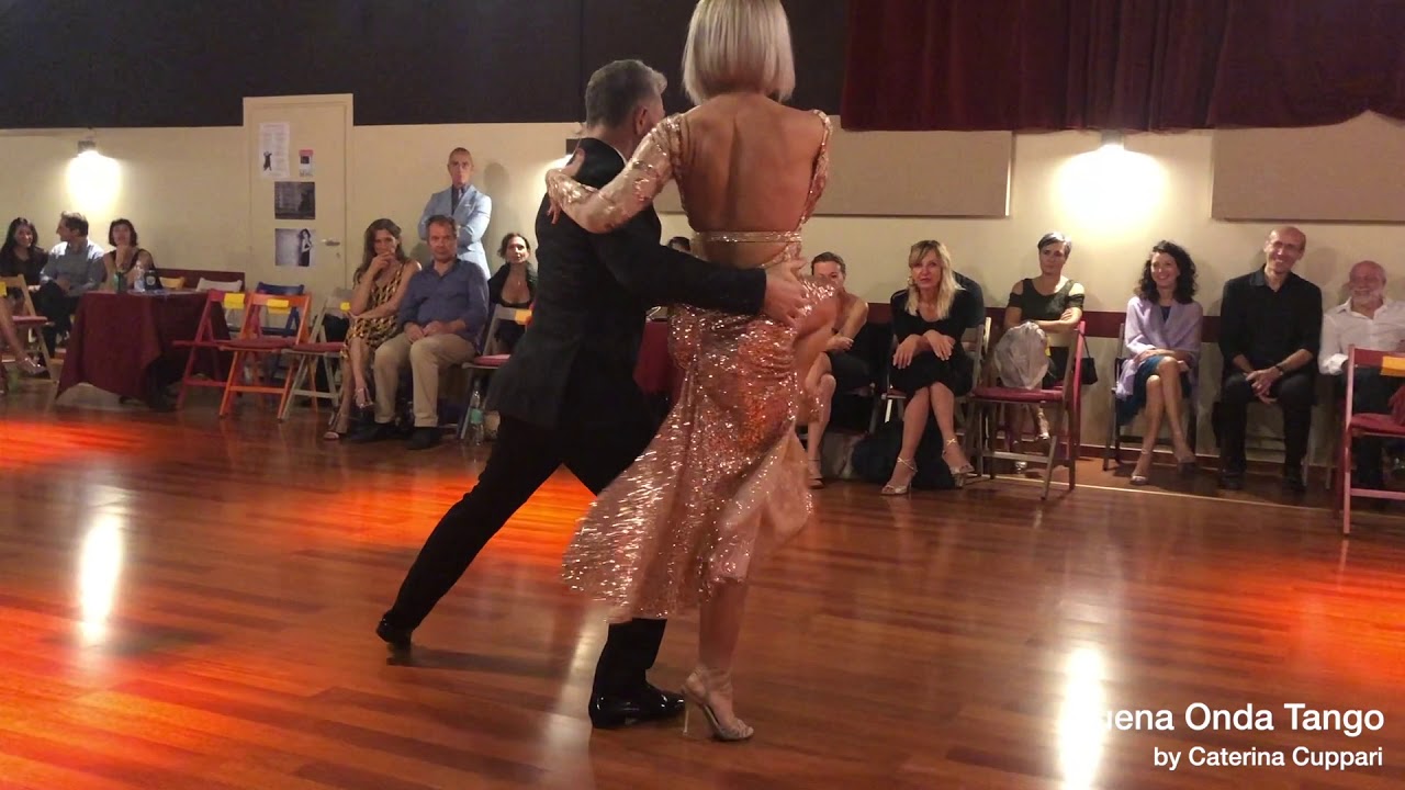 Video thumbnail for Claudio Gonzalez y Julia Urruty - Tango 2