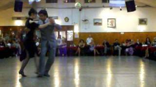 TANGUITO CEJAS Y GENOVEVA FERNANDEZ - EXHIBICION DE TANGO - MILONGA LA BALDOSA - BUENOS AIRES