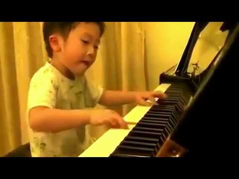 Andy Lee 5 ans, pianiste prometteur