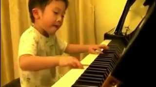 Andy Lee 5 ans, pianiste prometteur