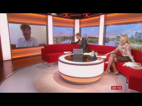 Louise Minchin - BBC Breakfast 02/11/2020 - HD