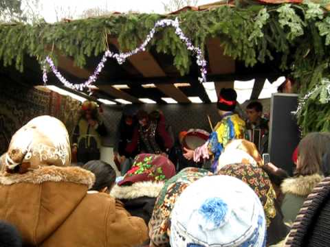 GAC Valeni: Traditii de Craciun in comuna Valeni, judetul Neamt - 25.12.2010 ( X )