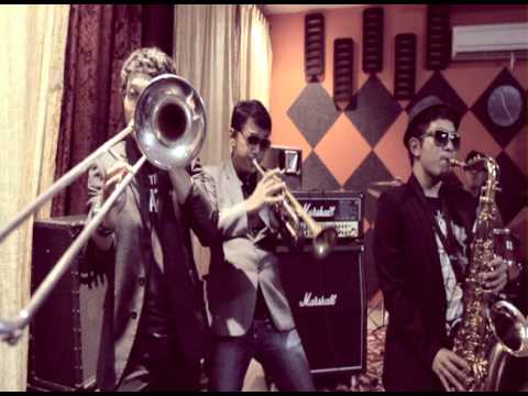 Munah & Hirzi: Action! | MV | Mahkota Parade