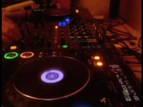 DeeJay GiGi at home - mixing