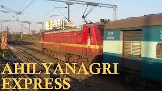 preview picture of video 'Ahilyanagari Express with WAP-4 Departing from Indore Junction'