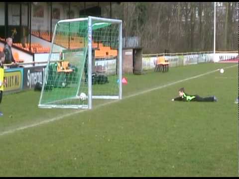 Wilhelmus F1 ADO F1 0 4  Sergi Roeleveld scoort tijdens de kampioenswedstrijd na een mooie actie  April 2007