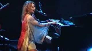 Tori Amos-Tulsa-2003-20-Spark