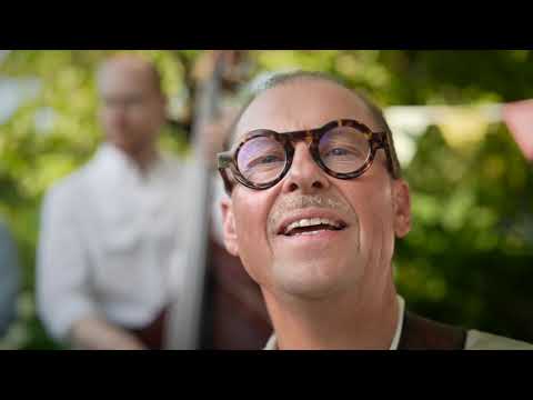 Sami Saari ja Jazzpojat – Elokuu (Musiikkivideo)