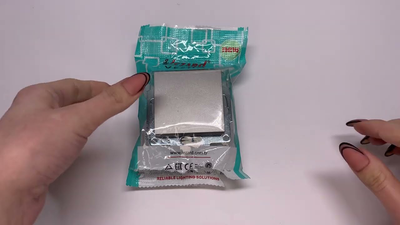 Вимикач одноклавішний LEZARD Vesna сірий 742-3588-100