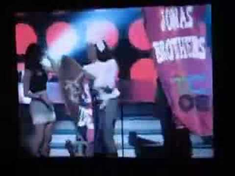 Jonas Brothers & Vanessa Hudgens win Hottie Award