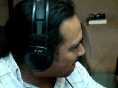 Sergio Galleguillo  canta "Agitando Pañuelos" y una Selección de Chayas