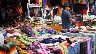 preview picture of video 'Otavalo Handicraft Market and Surroundings Tour in Ecuador by Gulliver Expeditions'