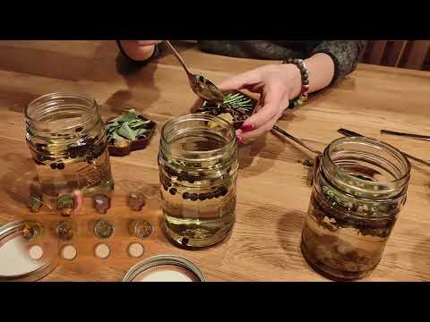 Selbst angesetzter Compound Gin  in 4 Varianten mit verschiedenen Geschmacksrichtungen