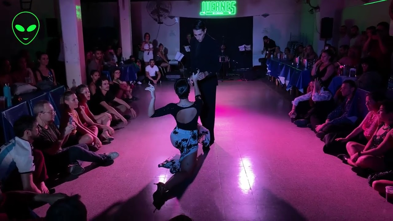 Julian Sanchez y Bruna Estellita - En Juernes Milonga - (1/3)