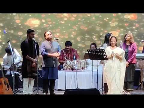 Aaiye bahar ko hum baant len...