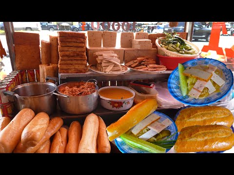 Phnom Penh Street Food - Cambodian Sandwich For Sales @ Chhbar Ampov
