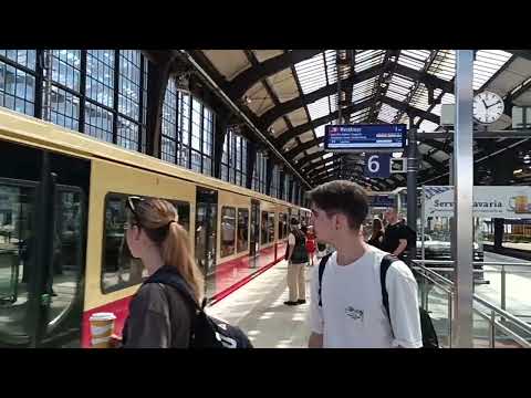 S5 nach Westkreuz arrival at Friedrichstraße