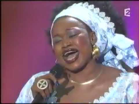 Oumou Sangaré feat Alicia Keys sur France 2