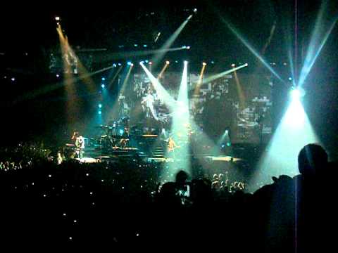 Linkin Park - Numb (live) 2010.11.04.M.E.N arena.AVI