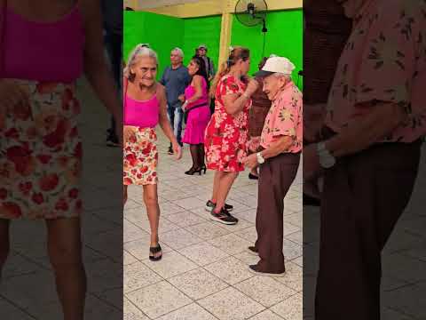 vean asi saca a bailar don hipolito a lolita al ritmo de esta #música🎵🎶👏#shorts #baile #short #show