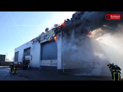 Grote brand bij schildersbedrijf Oosterhout; Coolen Contra-expert