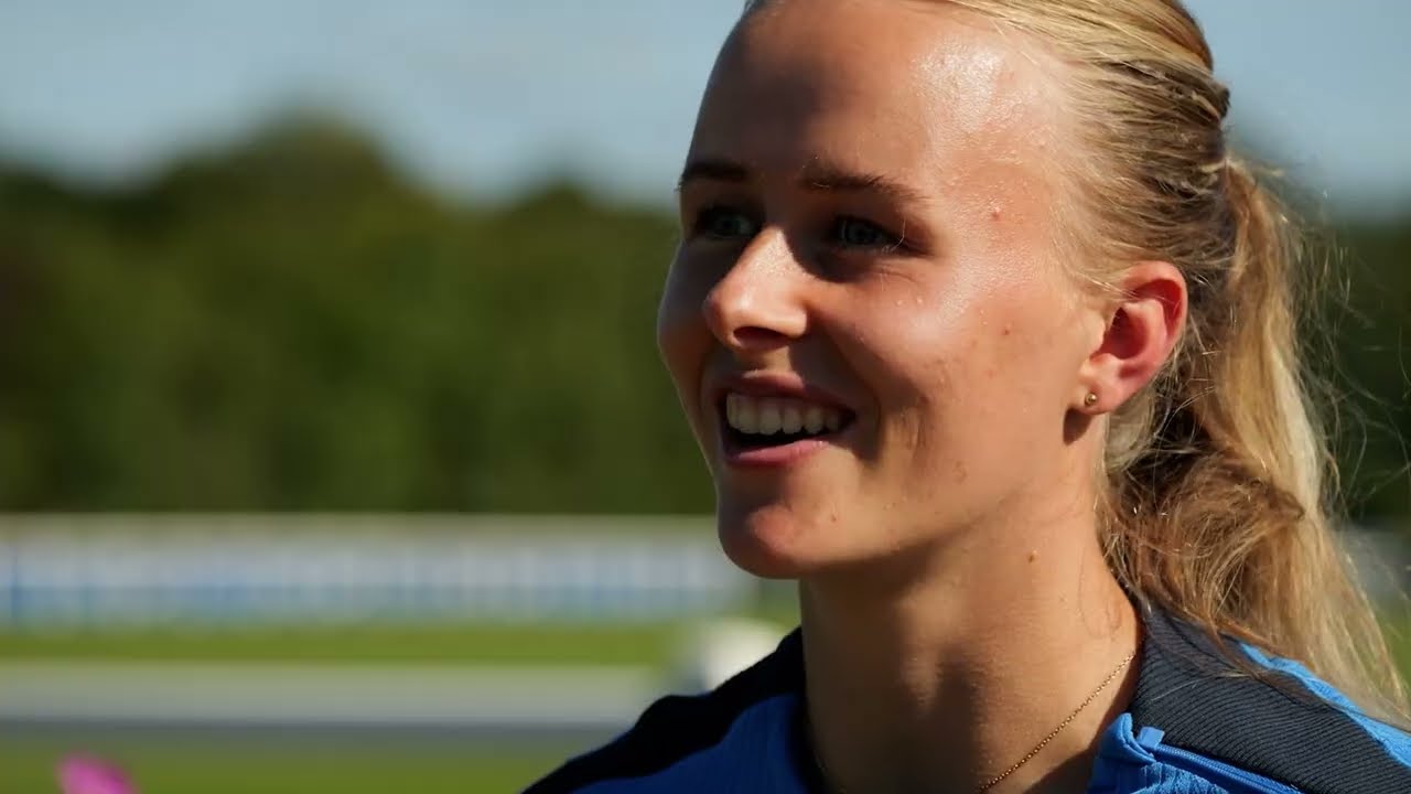 Language Learning & Football: Hannah Hampton