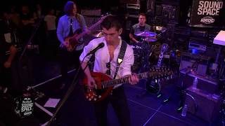 Video thumbnail of "Arctic Monkeys - Do I Wanna Know?  (Live)"