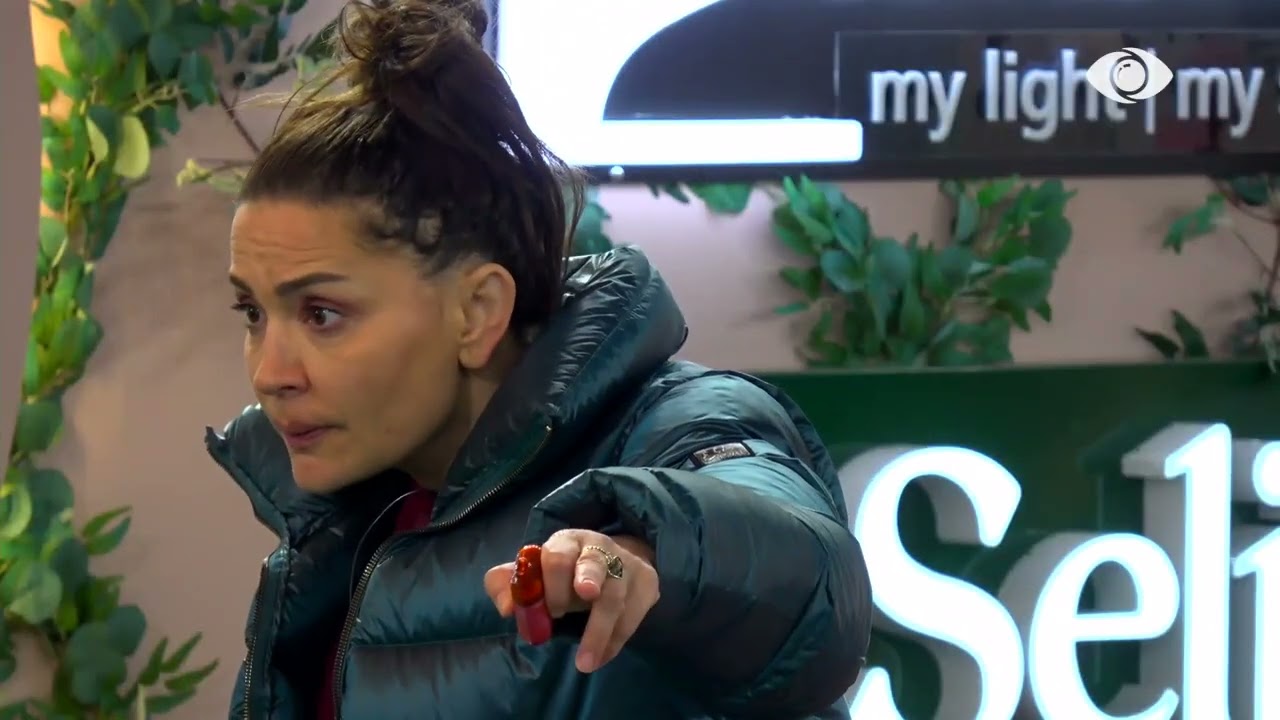 Unë jam në lojë me të gjithë këtu/ Vijon diskutimi mes Rozanës dhe Kellyt