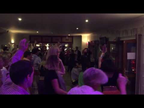 Dee Entertainment UK video.