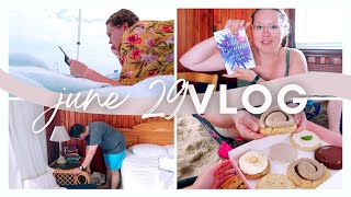 JUNE 29 VLOG | finishing a 5 star book, trying more crumbl cookies + alvin picks my next read