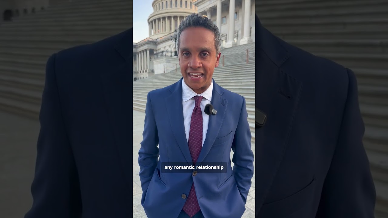 Two congressmen resign minutes apart