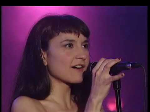 Videoclip de El mundo al revés — Amaral