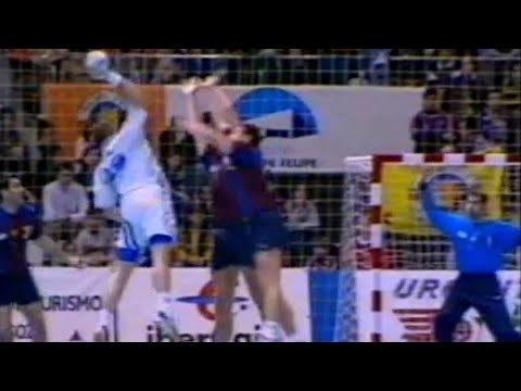 Yakimovich lanza y marca. Copa ASOBAL 1998/99. FCBarcelona-CajaCantabria. Semifinal. Zaragoza