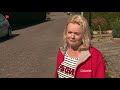 Met kruiwagen vol tulpen langs de deuren