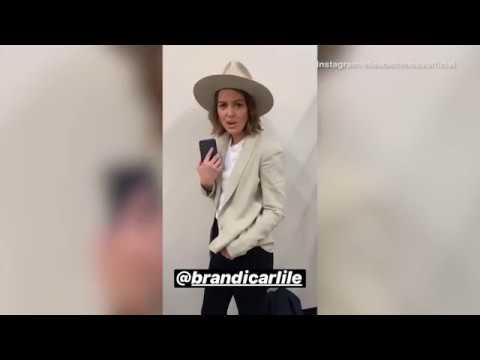 Elisabeth Moss pretends to be a diva with team in dressing room