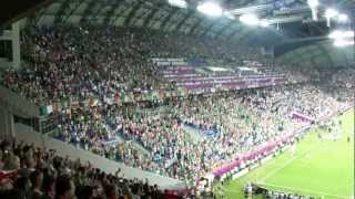 preview picture of video 'Euro 2012 Ireland vs Italy - 18.06.2012 Poznan - 25.000 Irish fans singing Fields of Athenry in 93`'