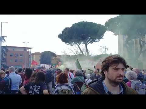 Al corteo in solidarietà ai lavoratori della ex Gkn