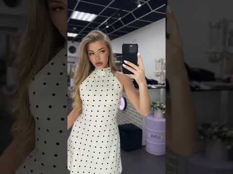Молодежное мини платье в горошек, с открытыми плечами, нежная воздушная дарит комфорт и свободу движений. - фото 1 - id-p3111199560